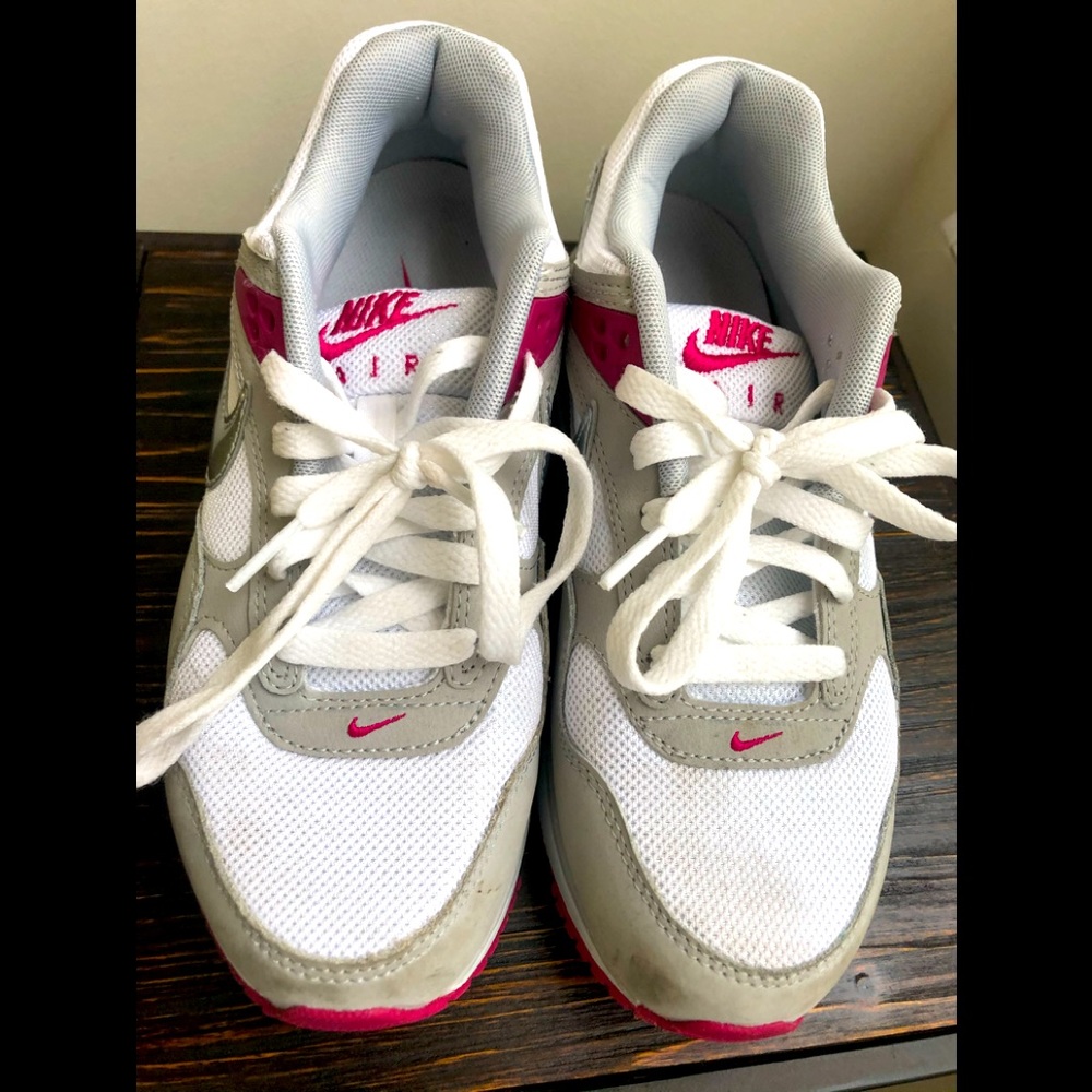 💥ANY OFFERS??Women’s Nike Sneaker💥